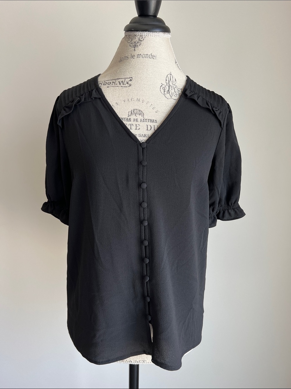 😎 5/$10 CeCe | Black V-neck Short Sleeve Blouse Top Size Small